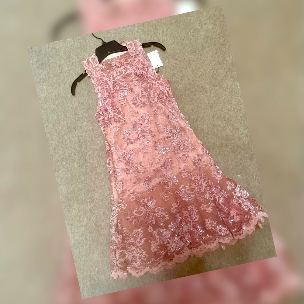Olvi’s lace dress sparkling dress